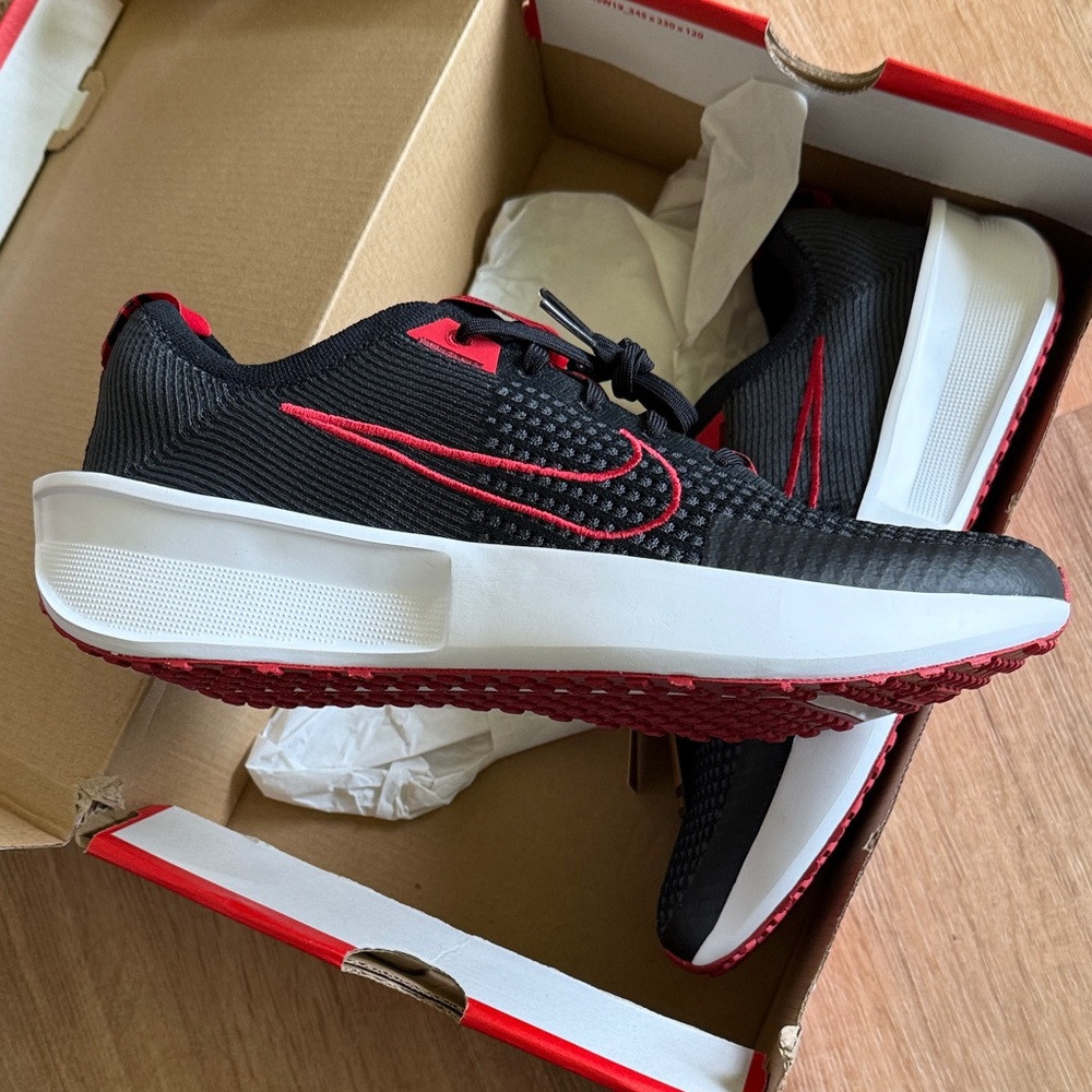 Nike Men’s running shoe NWT